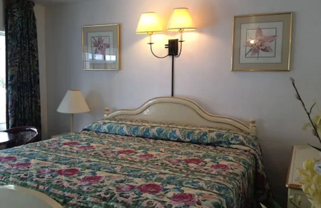 Three Oaks Motel - Titusville-1