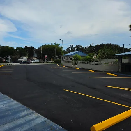 Three Oaks Motel - Titusville-3